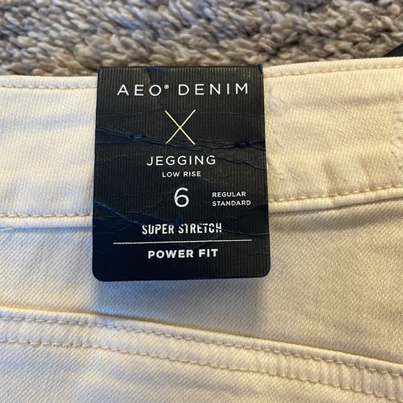 American Eagle cream jeans - Picture 4 of 9